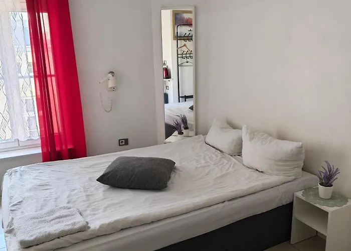 Wilcza Rooms And Apartments By Best Prices City Center Warsaw